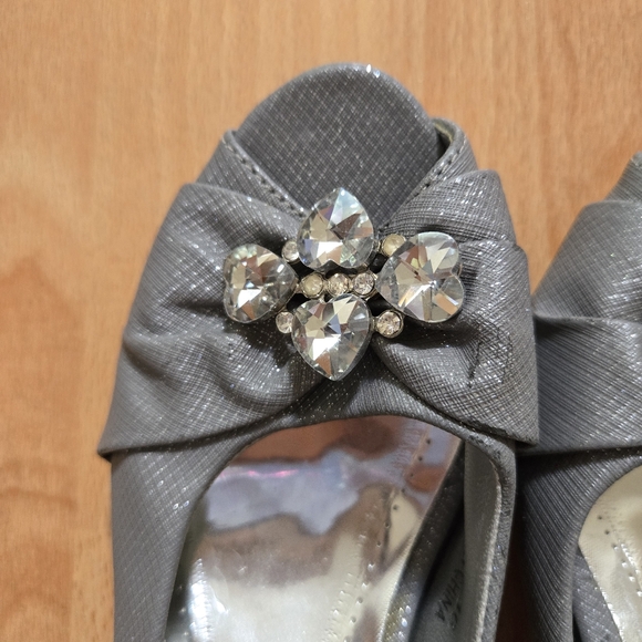 BNWOT grey silver sparkle kitten heel jewelled slip on high heeled shoes size 36 - Picture 2 of 9